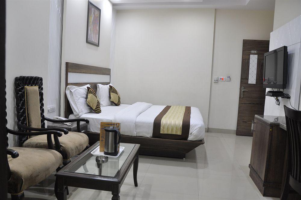 Hotel Stay Well Dx Нью-Дели Экстерьер фото