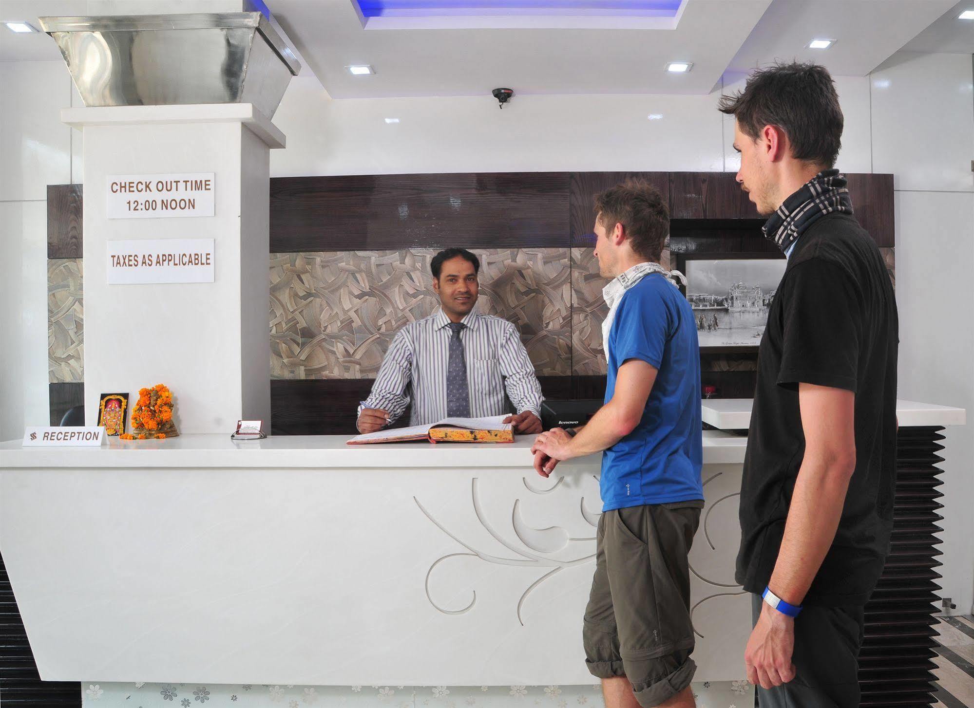 Hotel Stay Well Dx Нью-Дели Экстерьер фото