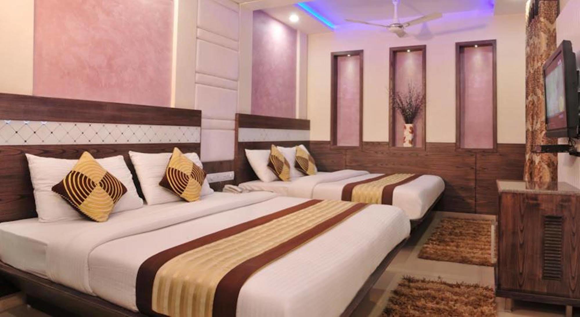 Hotel Stay Well Dx Нью-Дели Экстерьер фото