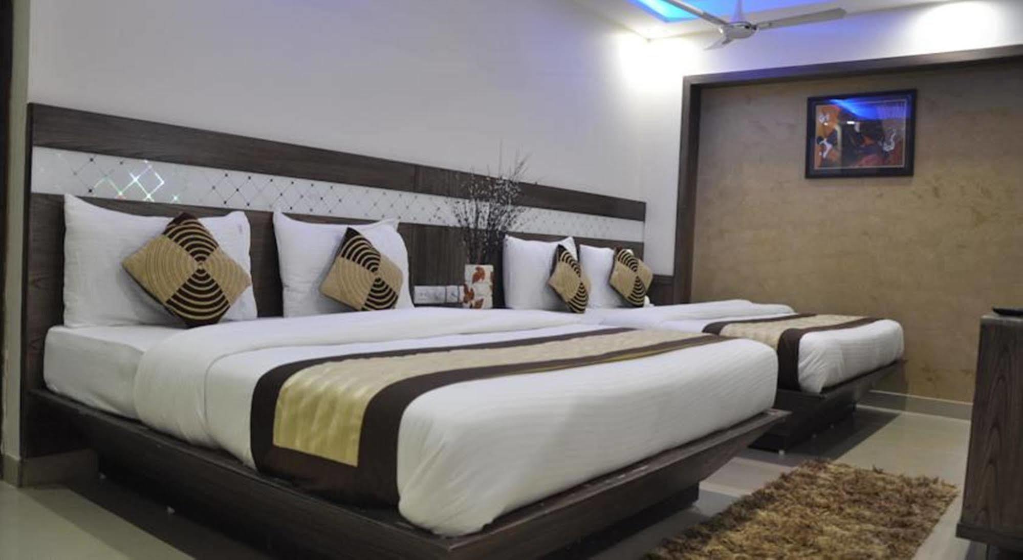 Hotel Stay Well Dx Нью-Дели Экстерьер фото