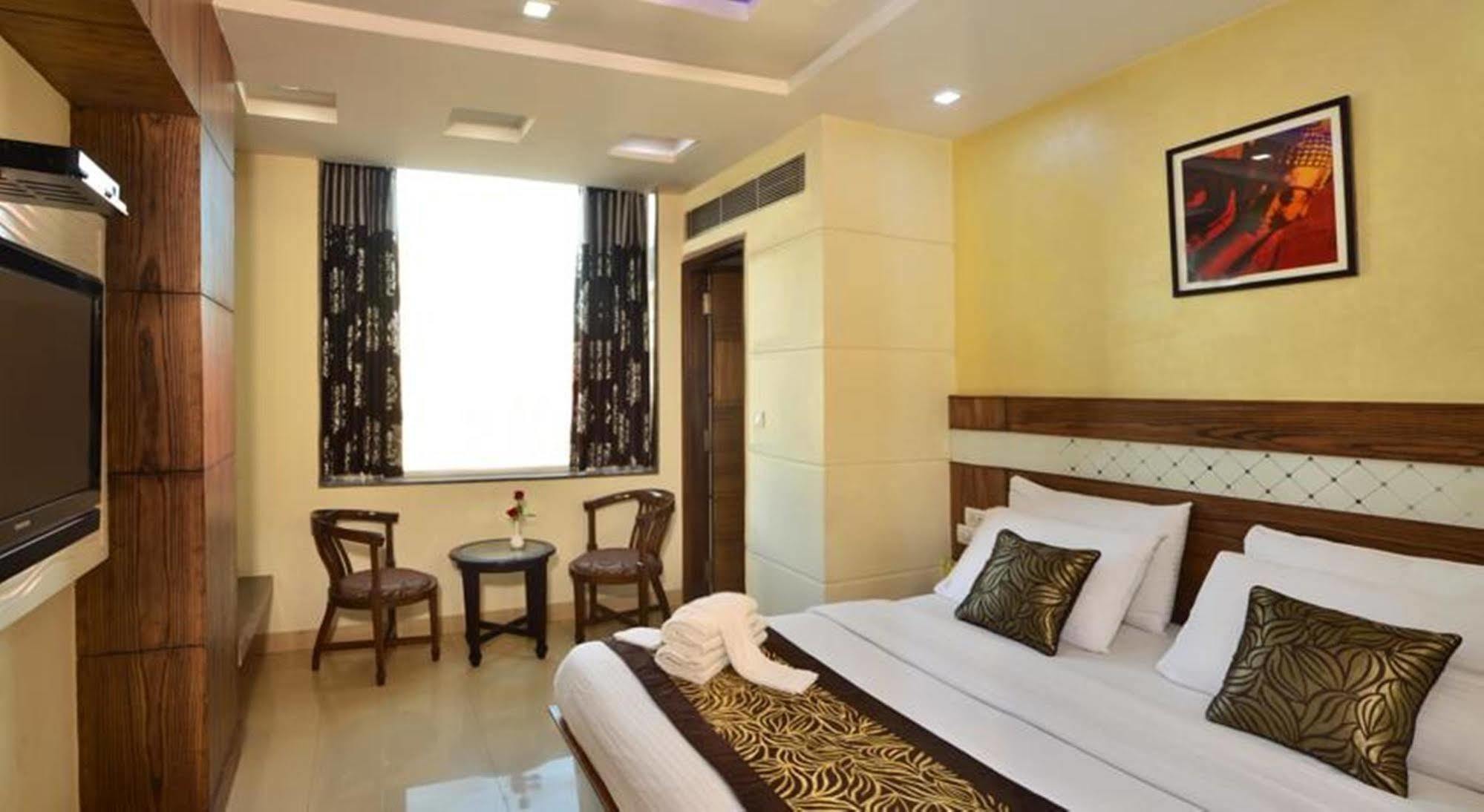 Hotel Stay Well Dx Нью-Дели Экстерьер фото